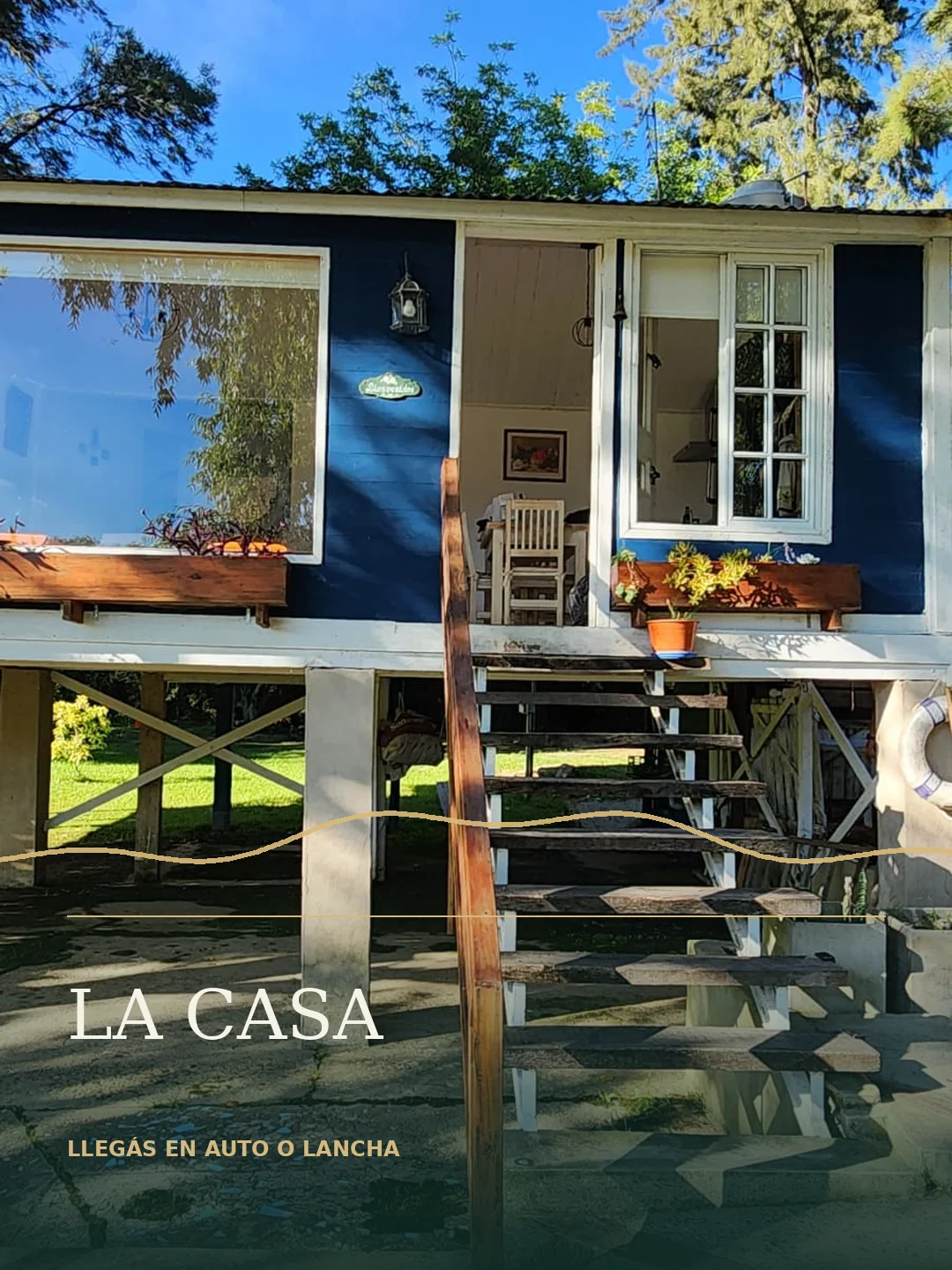 Fachada azul de la casa